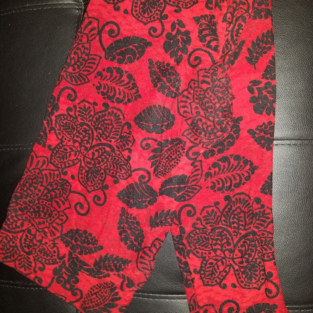 LuLaRoe TC Leggings - Black Floral on Red